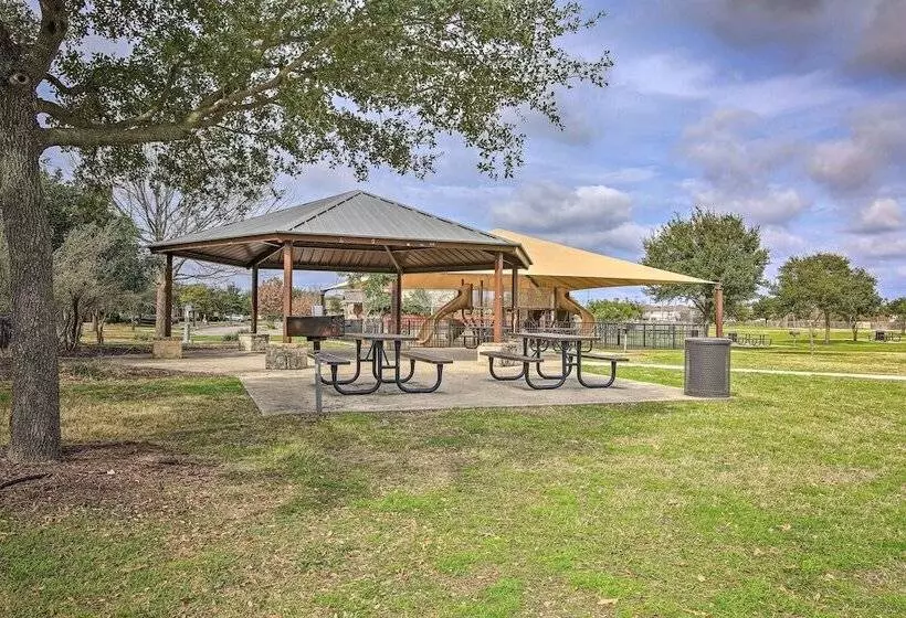 San Antonio Home W/ Pool Access: Near Lackland Afb