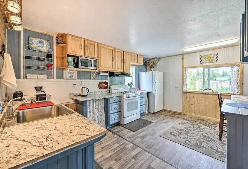 Secluded Kenai Peninsula Cottage In Ninilchik