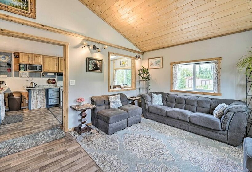 Secluded Kenai Peninsula Cottage In Ninilchik