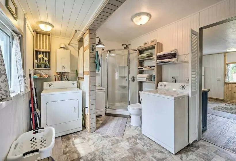 Secluded Kenai Peninsula Cottage In Ninilchik