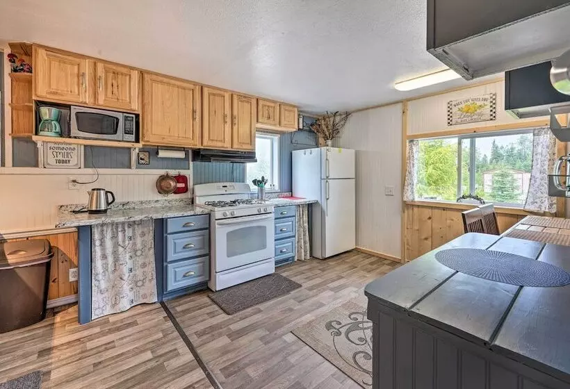 Secluded Kenai Peninsula Cottage In Ninilchik