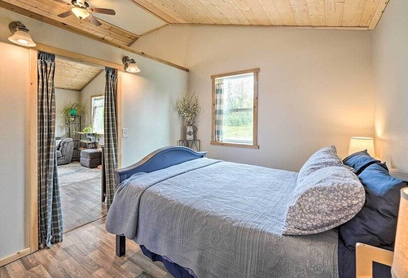 Secluded Kenai Peninsula Cottage In Ninilchik