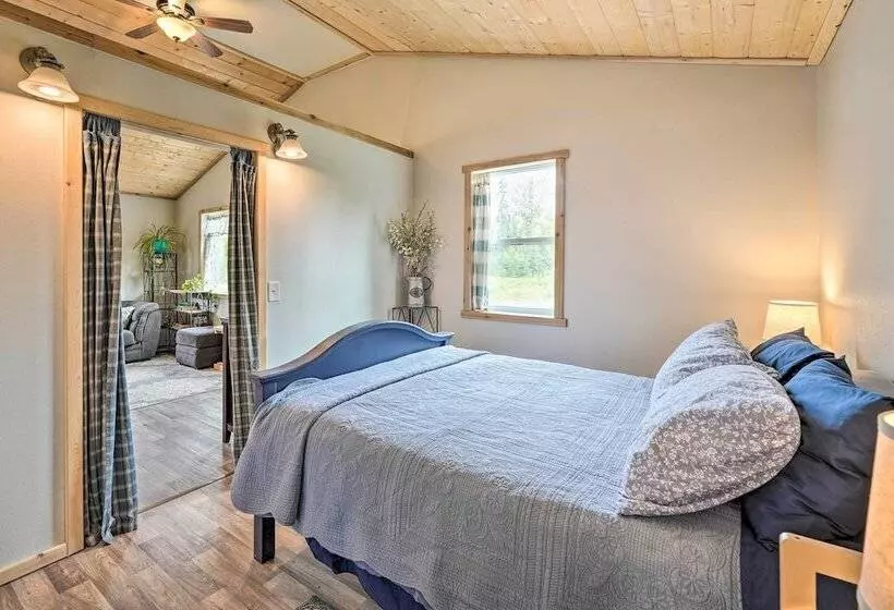 Secluded Kenai Peninsula Cottage In Ninilchik
