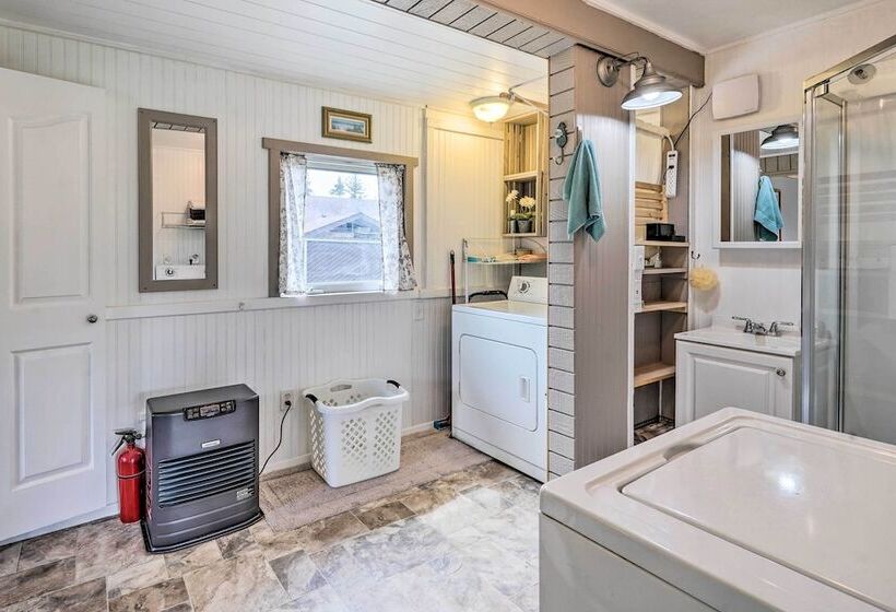 Secluded Kenai Peninsula Cottage In Ninilchik