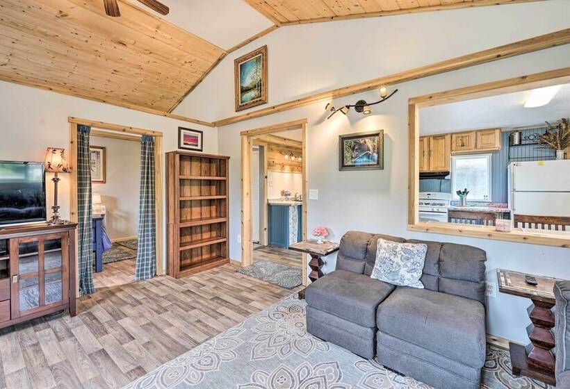 Secluded Kenai Peninsula Cottage In Ninilchik