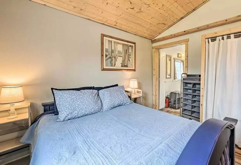 Secluded Kenai Peninsula Cottage In Ninilchik