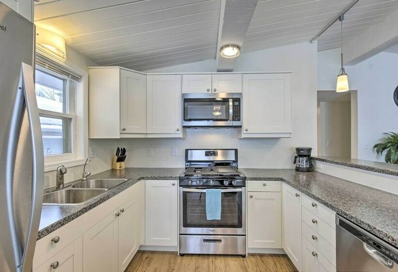 Snowden Lake Home W/ Deck   8 Mi To Rhinelander!