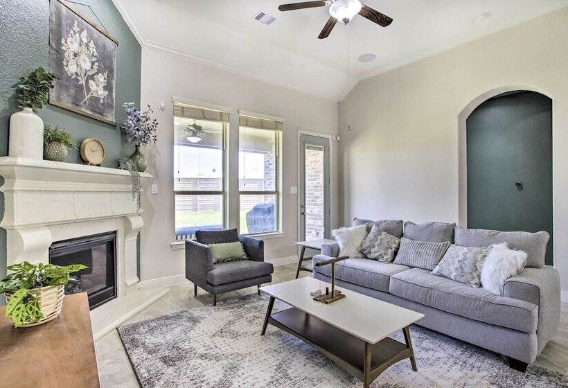 Spacious Cypress Home In Fairfield Community!