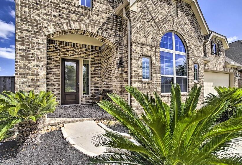 Spacious Cypress Home In Fairfield Community!