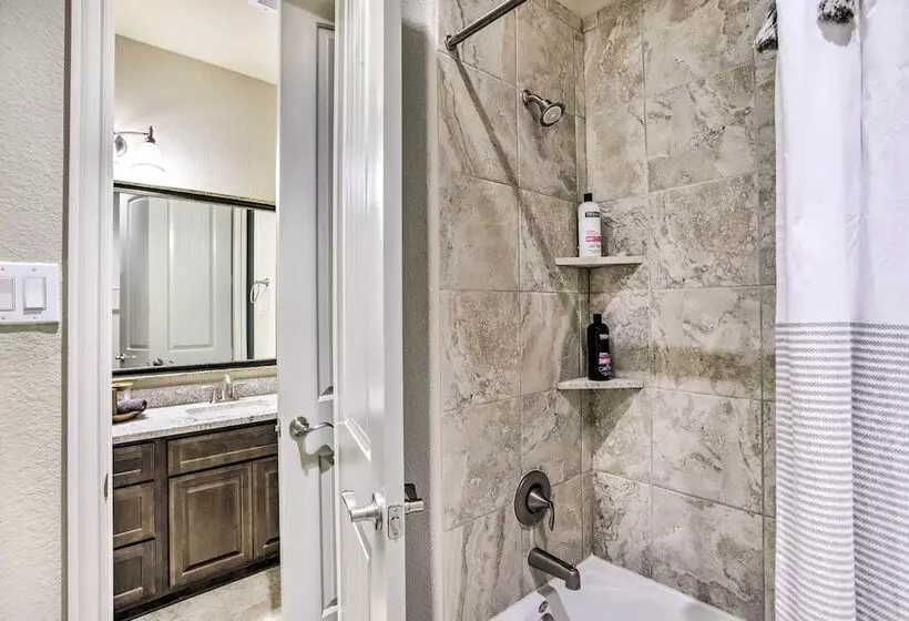 Spacious Cypress Home In Fairfield Community!