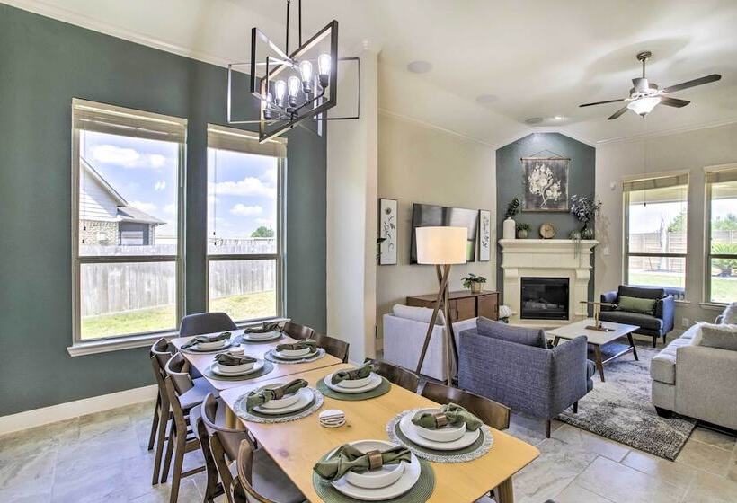 Spacious Cypress Home In Fairfield Community!