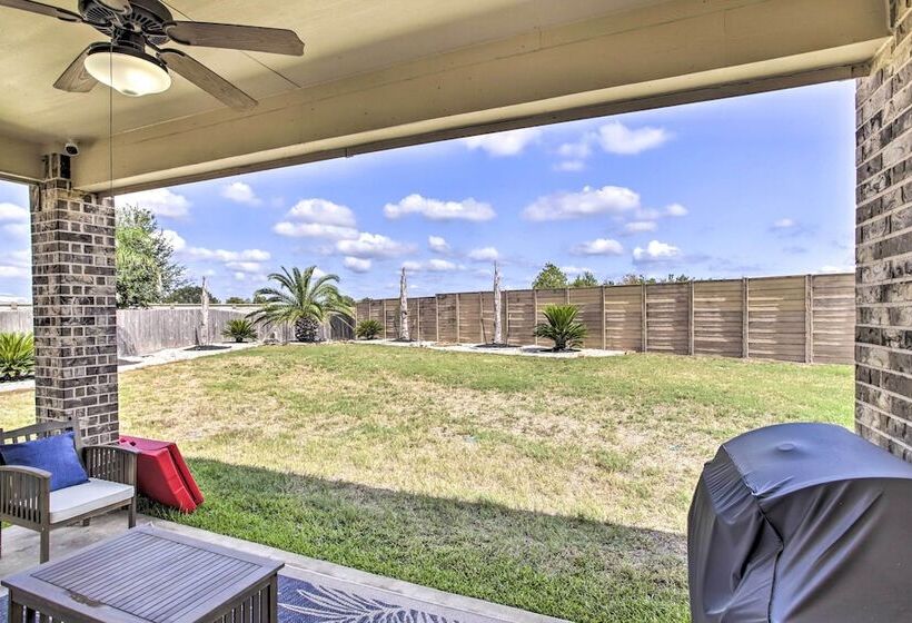 Spacious Cypress Home In Fairfield Community!