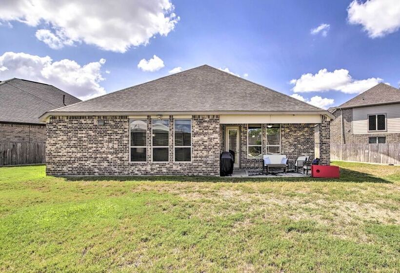 Spacious Cypress Home In Fairfield Community!