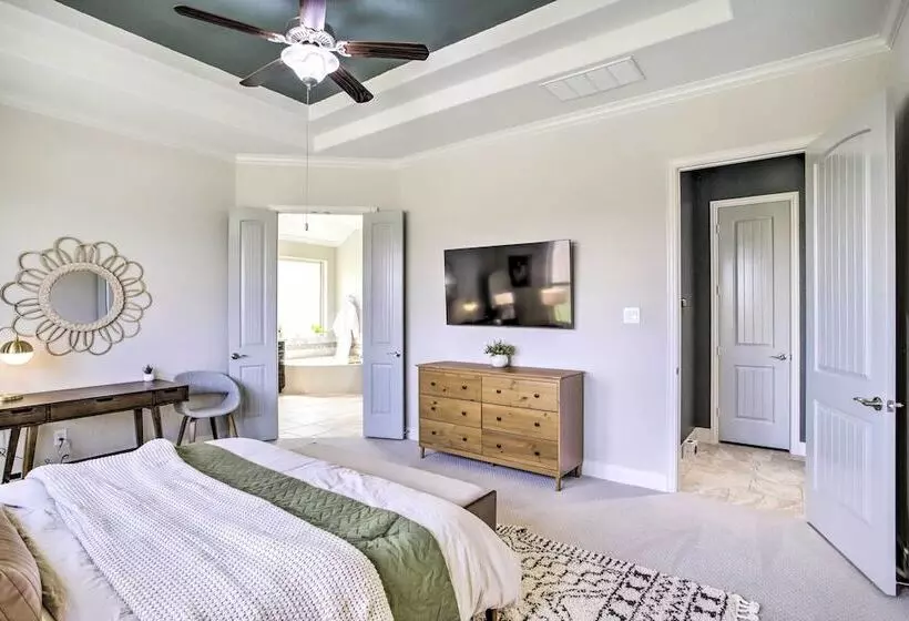 Spacious Cypress Home In Fairfield Community!