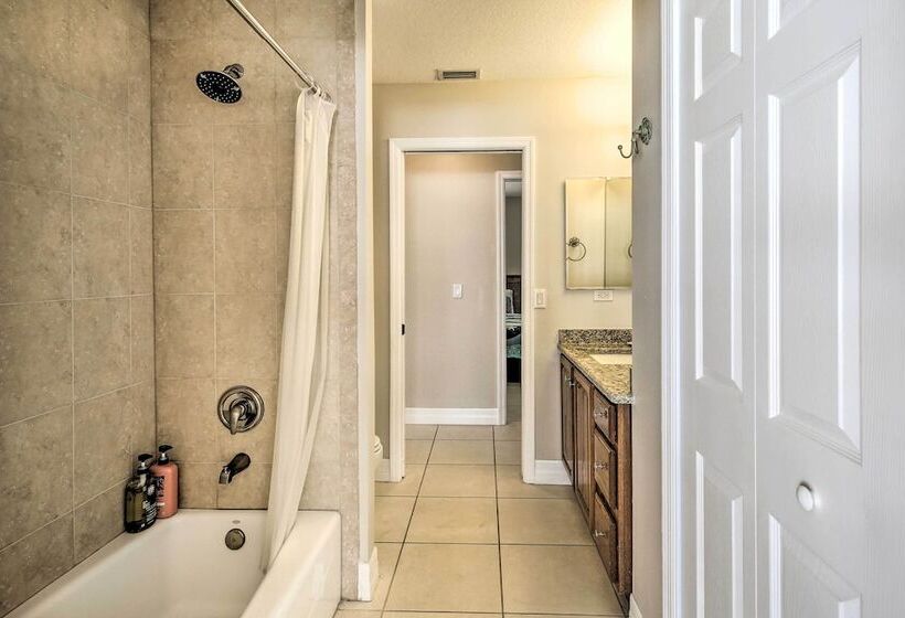 Spacious Florida Oasis Near Cape Coral Parkway