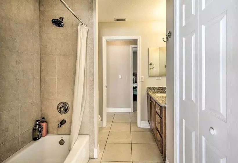 Spacious Florida Oasis Near Cape Coral Parkway