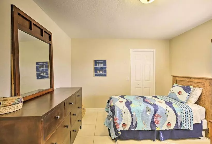 Spacious Florida Oasis Near Cape Coral Parkway