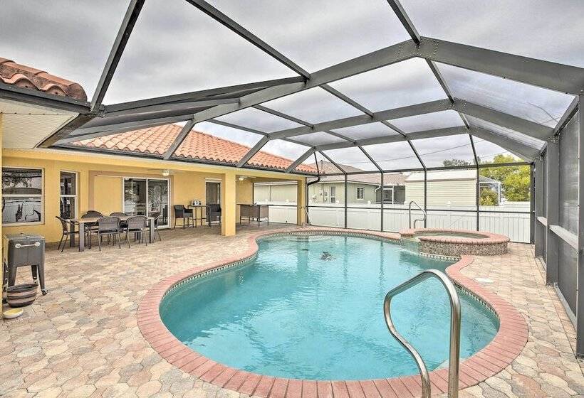 Spacious Florida Oasis Near Cape Coral Parkway