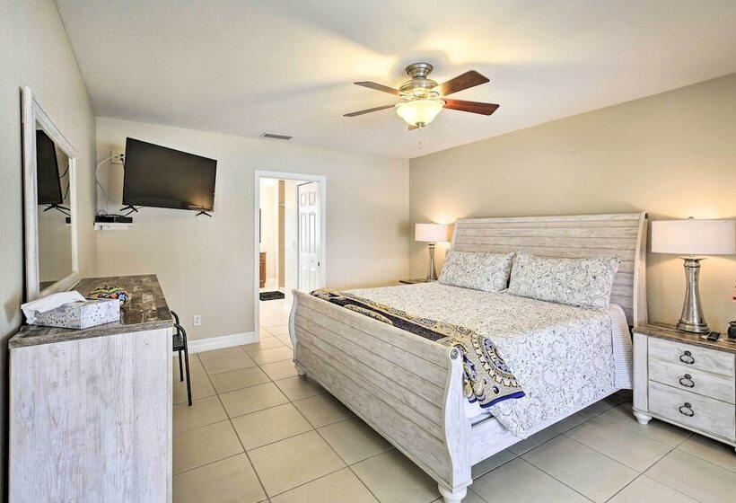 Spacious Florida Oasis Near Cape Coral Parkway