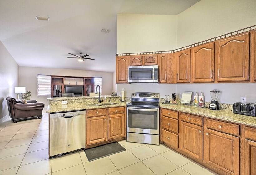 Spacious Florida Oasis Near Cape Coral Parkway