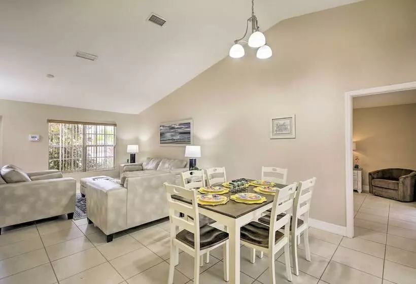 Spacious Florida Oasis Near Cape Coral Parkway
