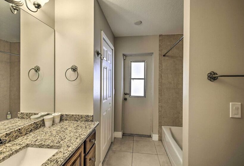 Spacious Florida Oasis Near Cape Coral Parkway