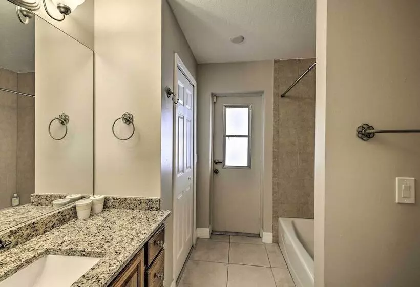 Spacious Florida Oasis Near Cape Coral Parkway