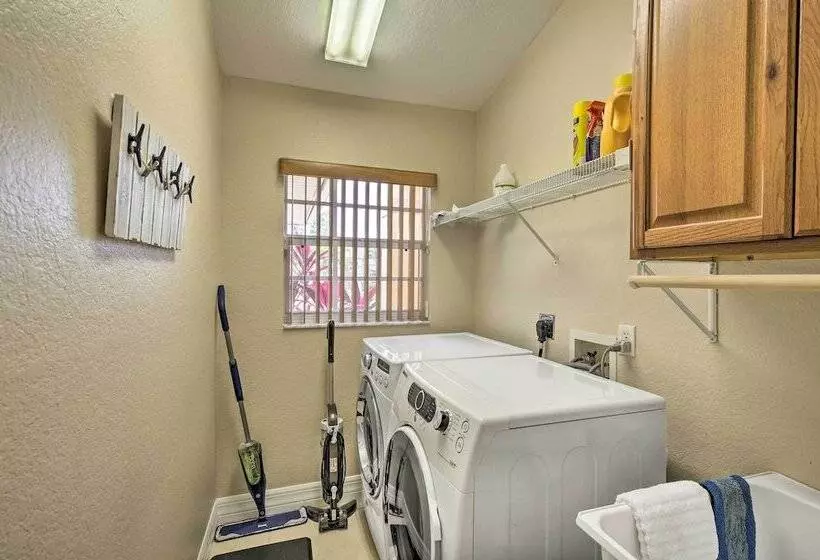 Spacious Florida Oasis Near Cape Coral Parkway