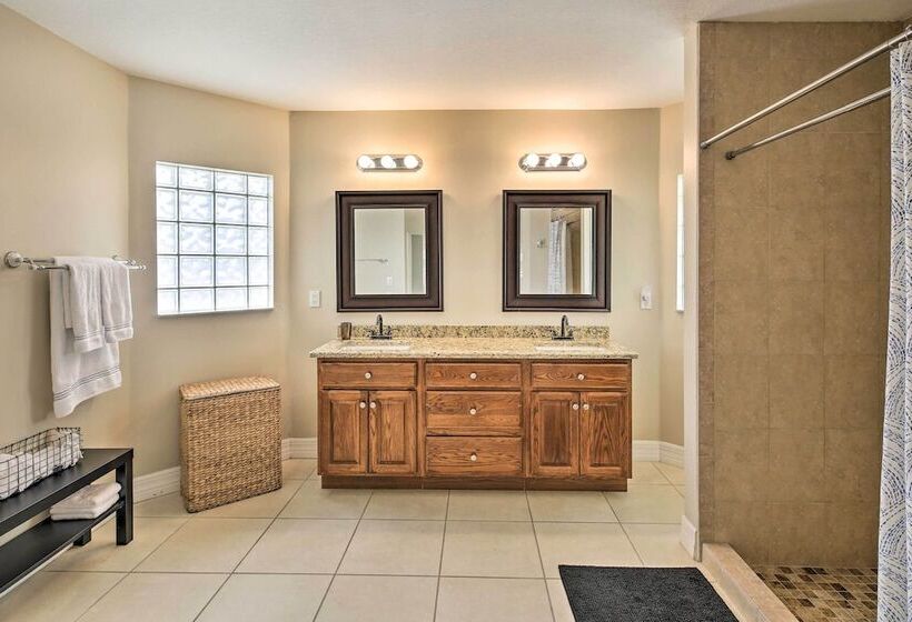 Spacious Florida Oasis Near Cape Coral Parkway