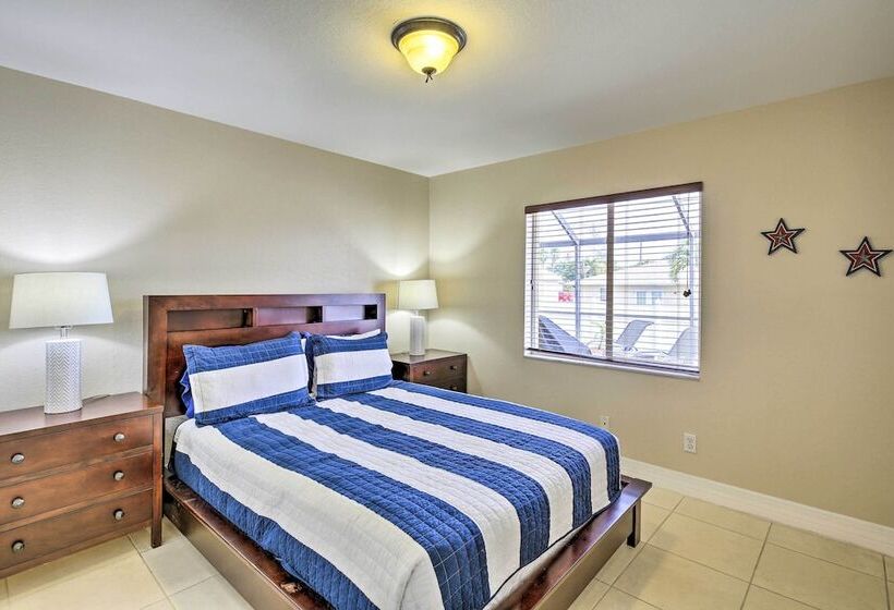 Spacious Florida Oasis Near Cape Coral Parkway