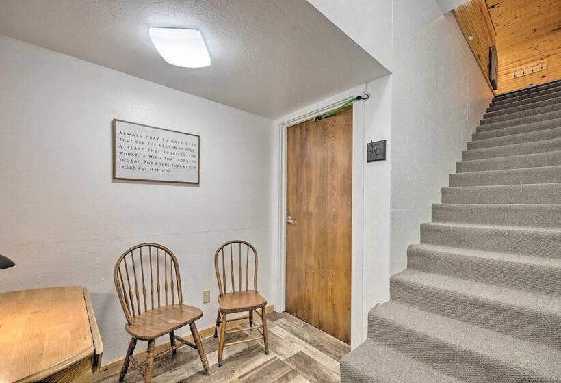 Spacious Kansas Retreat: On Site Disc Golf!