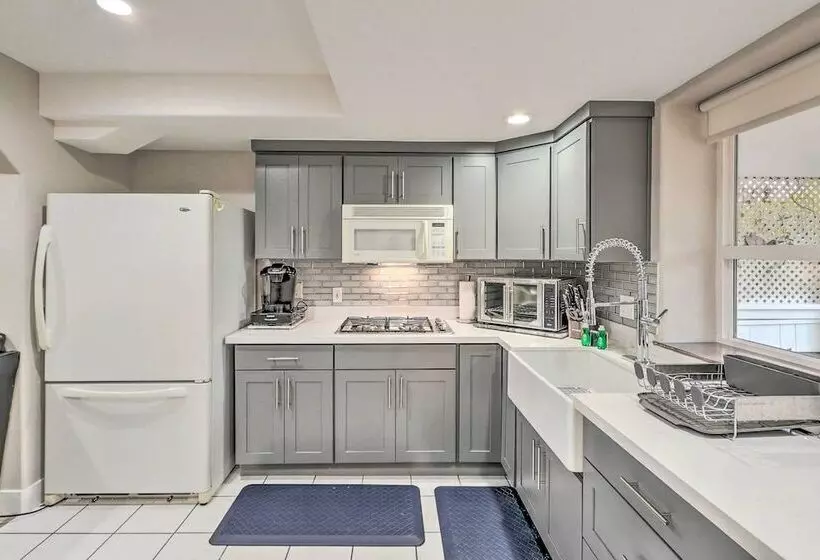 Spacious Kent Home: Great For Large Families!