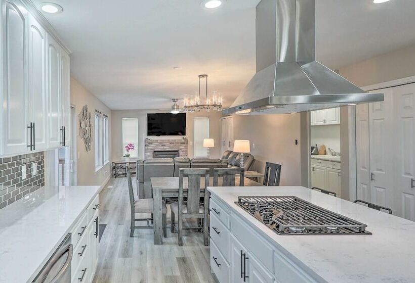 Spacious Kent Home: Great For Large Families!