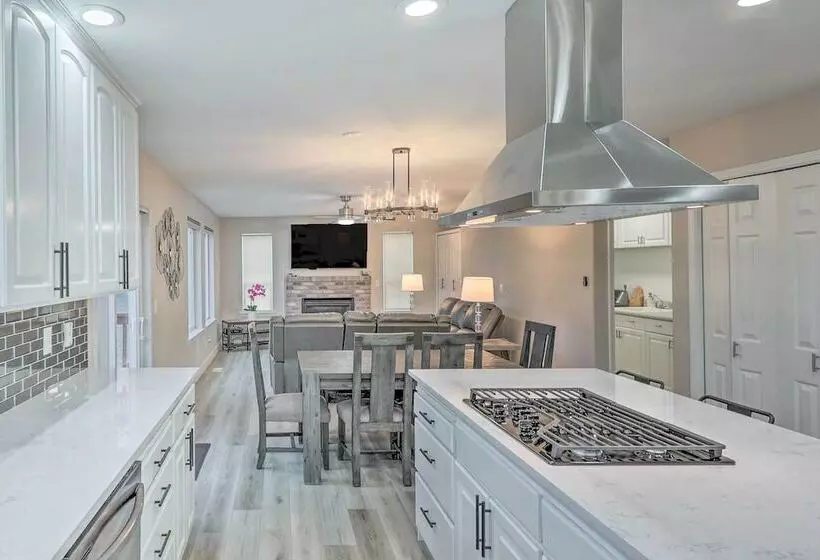 Spacious Kent Home: Great For Large Families!