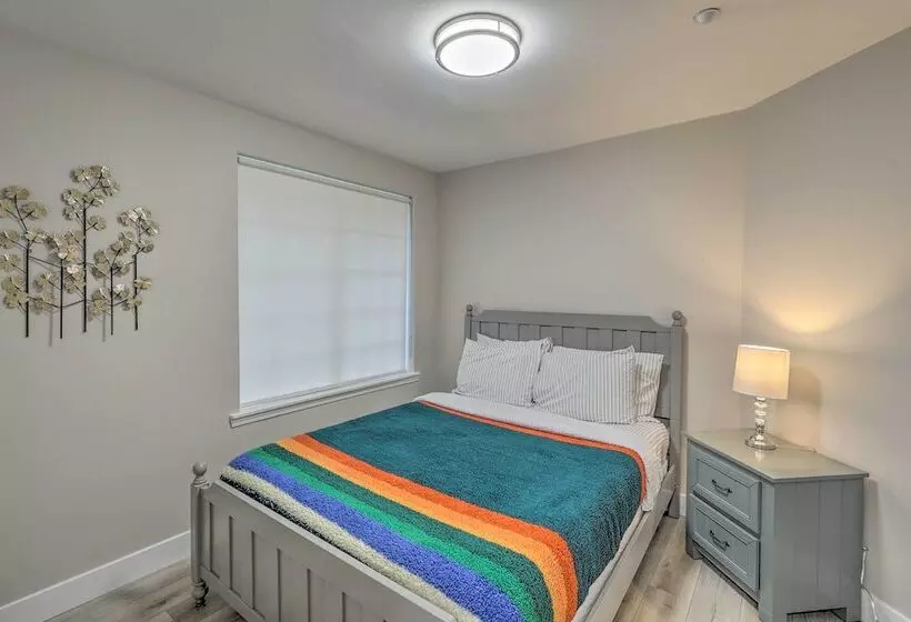 Spacious Kent Home: Great For Large Families!