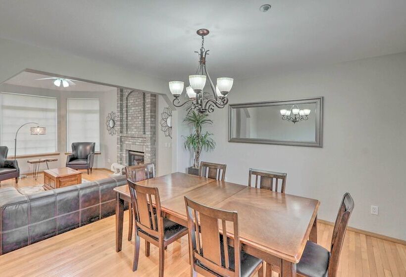 Spacious Kent Home: Great For Large Families!