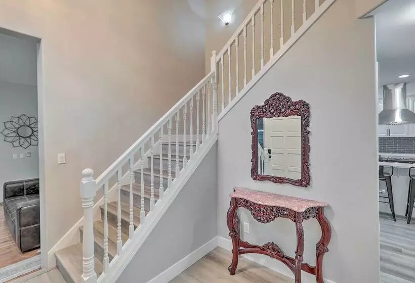 Spacious Kent Home: Great For Large Families!