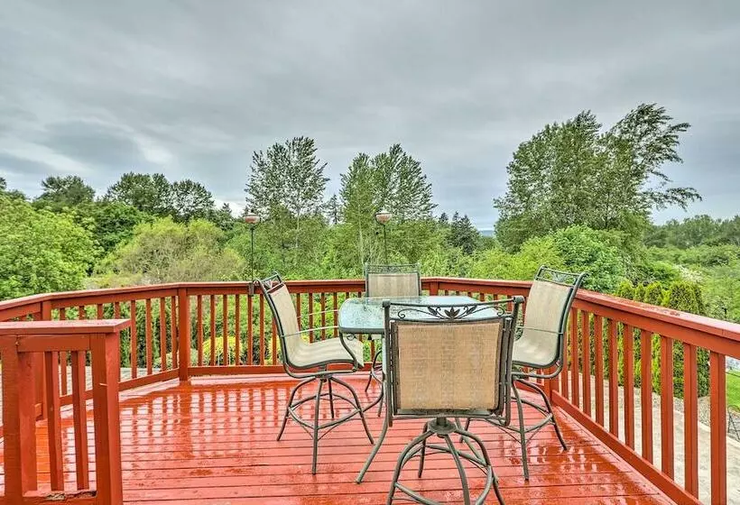 Spacious Kent Home: Great For Large Families!