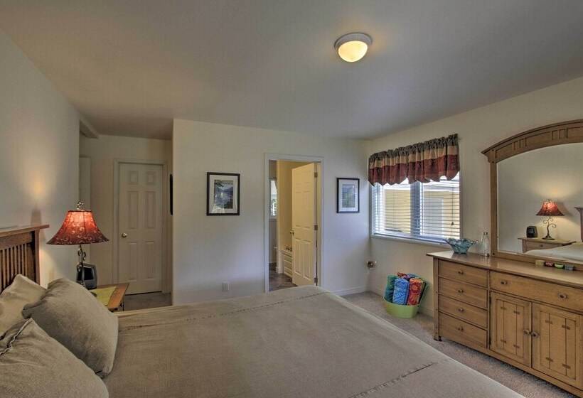 Spacious Port Angeles House W/ Hot Tub & Game Room