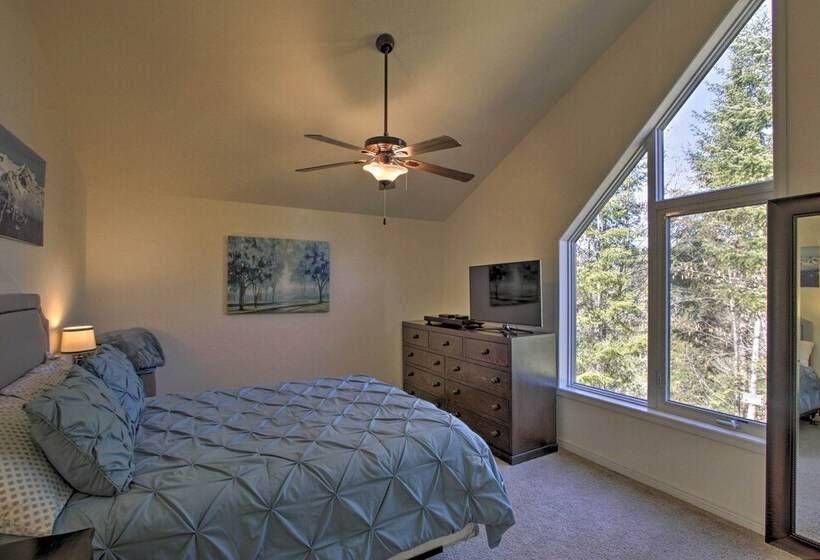 Spacious Port Angeles House W/ Hot Tub & Game Room