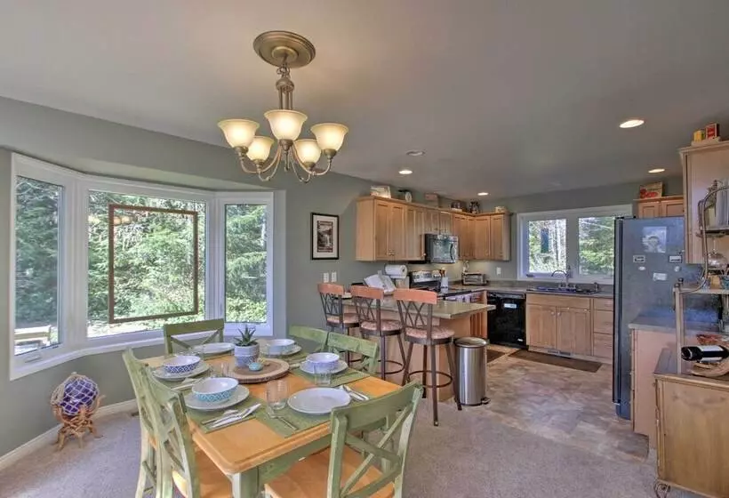 Spacious Port Angeles House W/ Hot Tub & Game Room