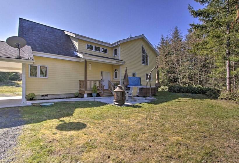 Spacious Port Angeles House W/ Hot Tub & Game Room