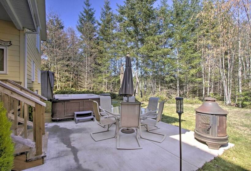 Spacious Port Angeles House W/ Hot Tub & Game Room