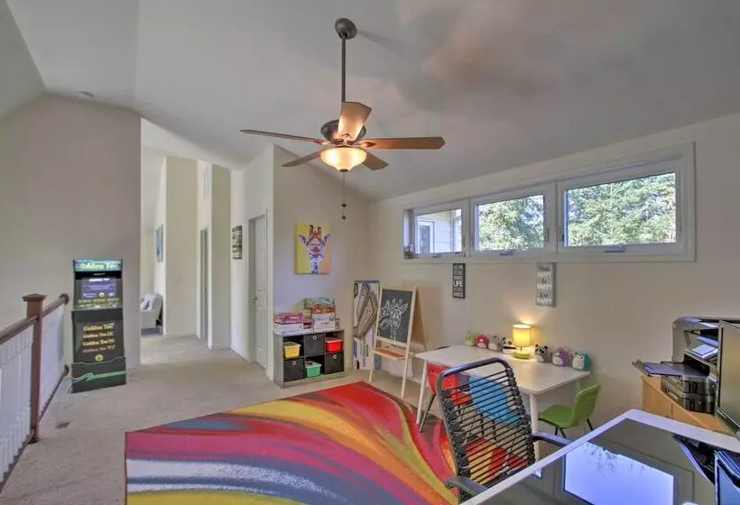 Spacious Port Angeles House W/ Hot Tub & Game Room