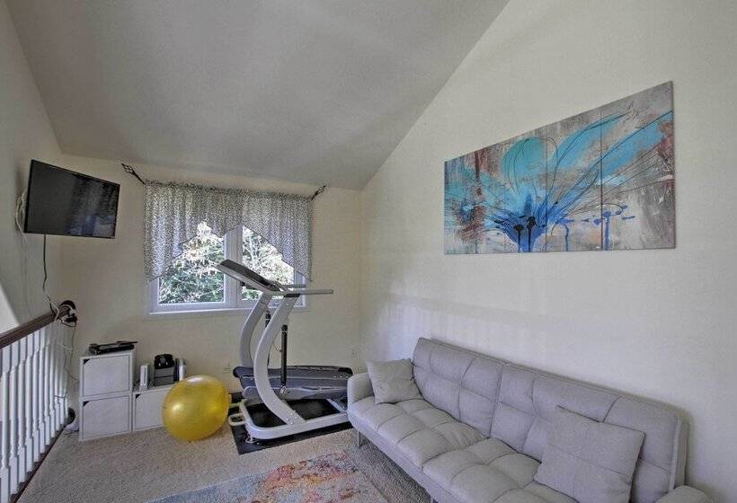 Spacious Port Angeles House W/ Hot Tub & Game Room