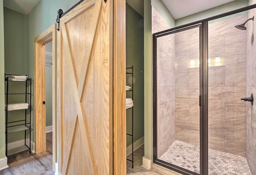 Tallassee Creekside Cabin W/ Forest Views!