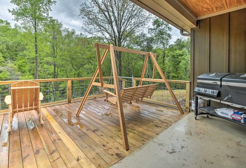 Tallassee Creekside Cabin W/ Forest Views!