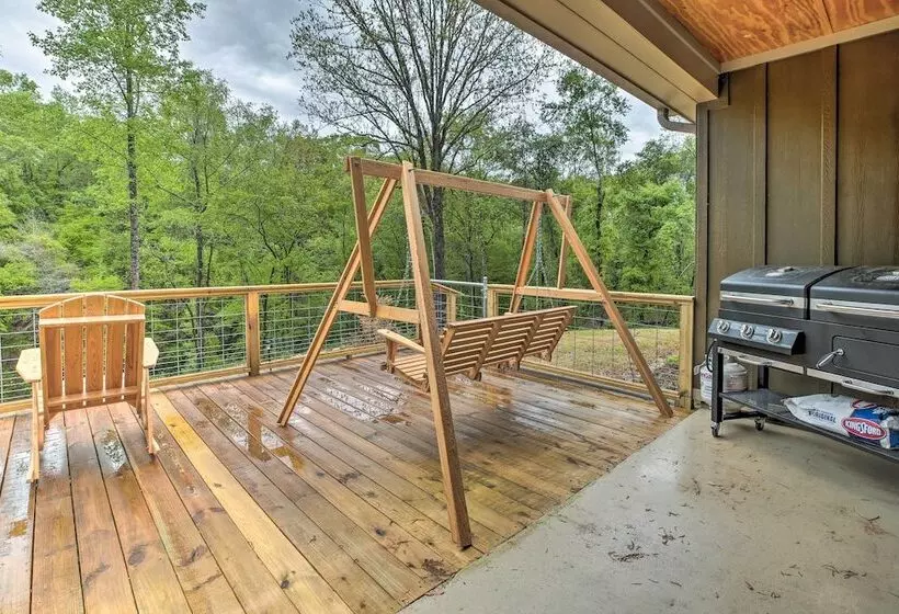 Tallassee Creekside Cabin W/ Forest Views!