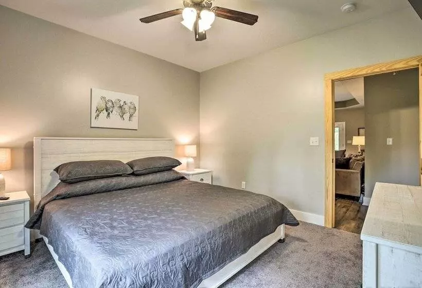 Tallassee Creekside Cabin W/ Forest Views!