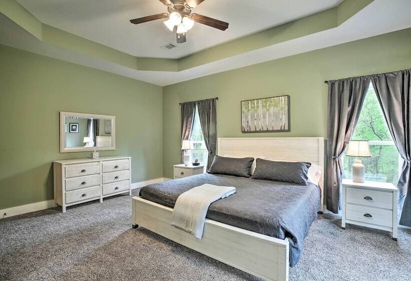 Tallassee Creekside Cabin W/ Forest Views!